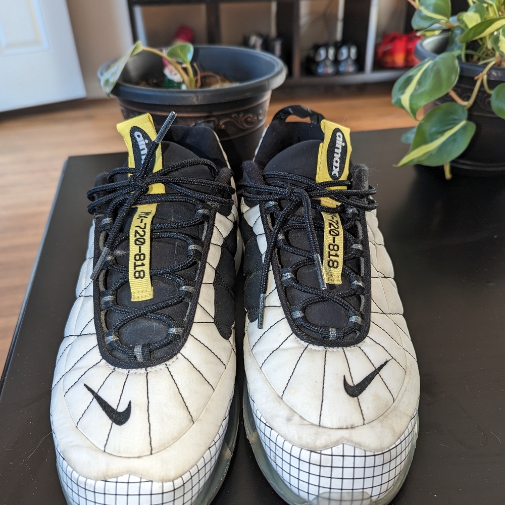 NIKE AIR MAX 720-818 GOOD CONDITION AIR SOLES ARE ALL GOOD SIZE 11